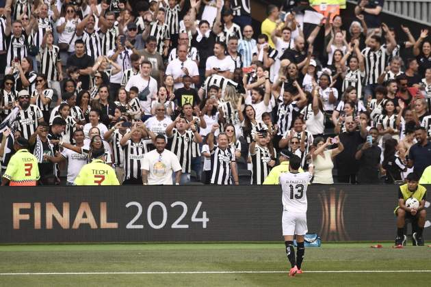Alex Telles celebrant gol / Foto: EFE Alex Telles celebrant gol / Foto: EFE