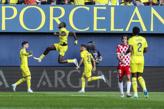 EuropaPress 6378685 thierno barry of villarreal cf celebrates goal with teammates during the EuropaPress 6378685 thierno barry of villarreal cf celebrates goal with teammates during the