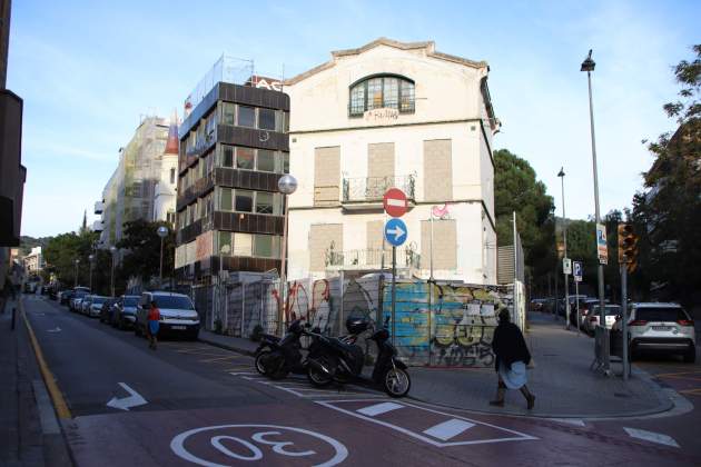 kubo ruina casa okupa bonanova foto blanca blay acn kubo ruina casa okupa bonanova foto blanca blay acn