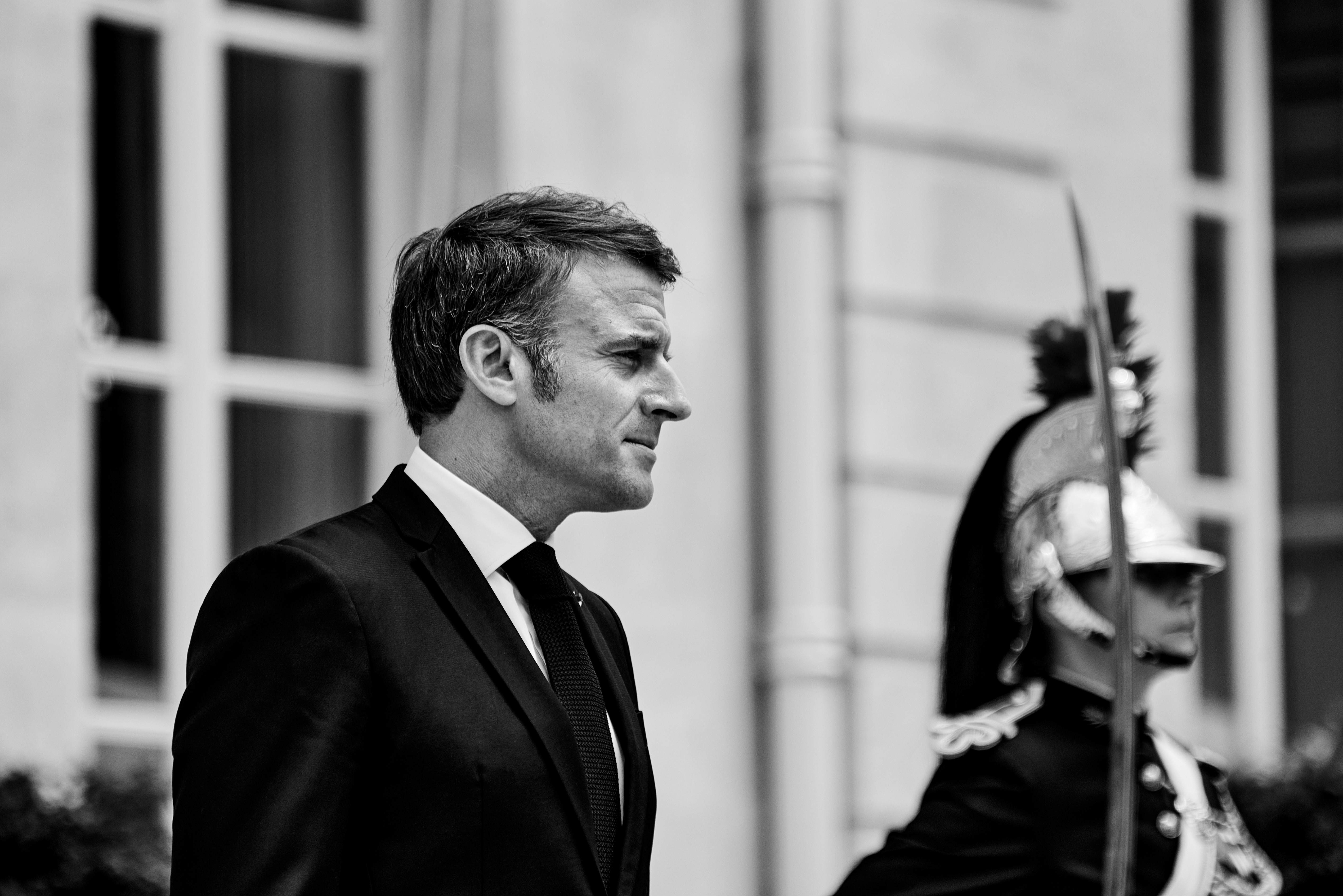 Un 'au revoir' a les portades deixa un president molt trist (i un exministre molt content)