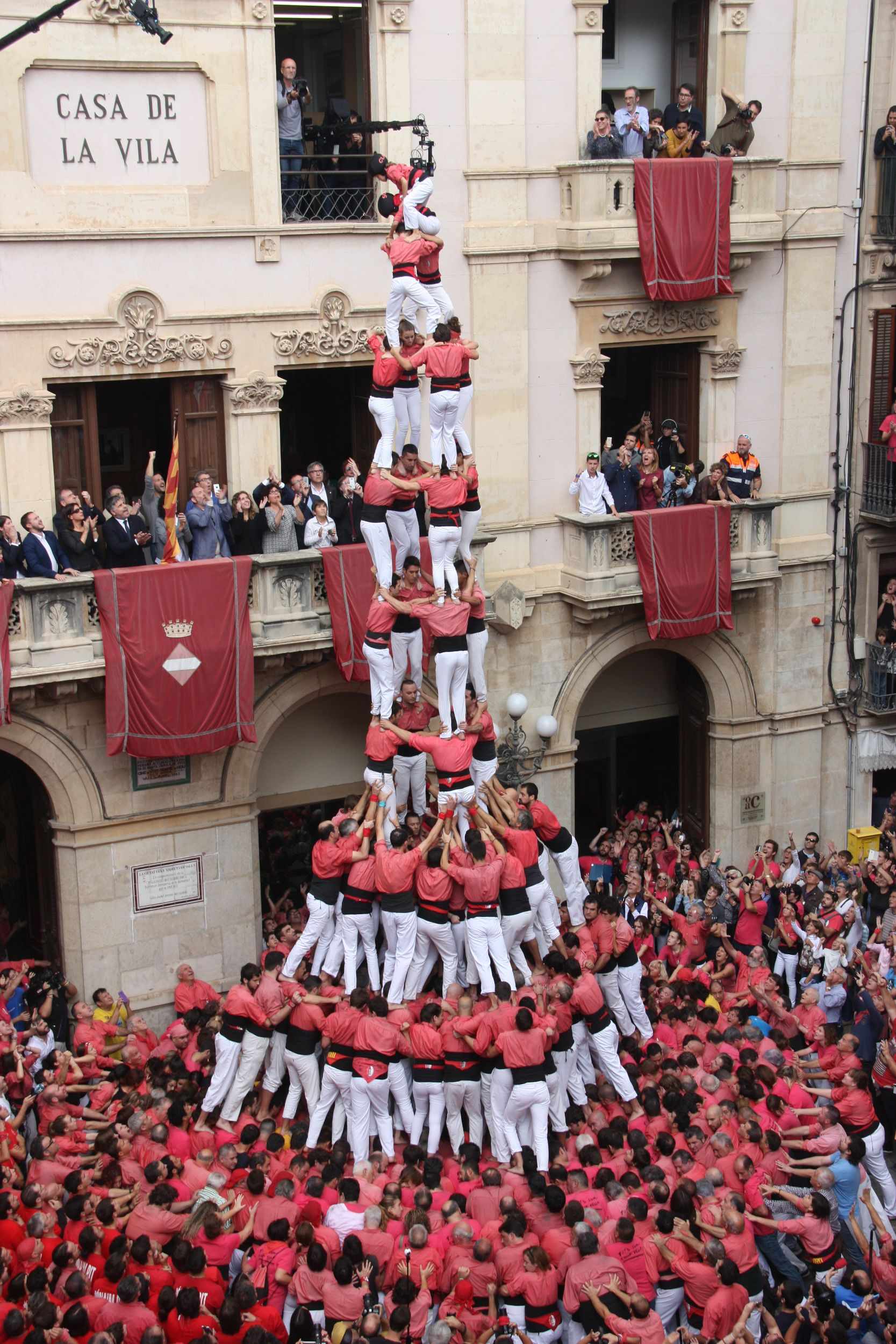 La Vella fa la millor actuació castellera de la història