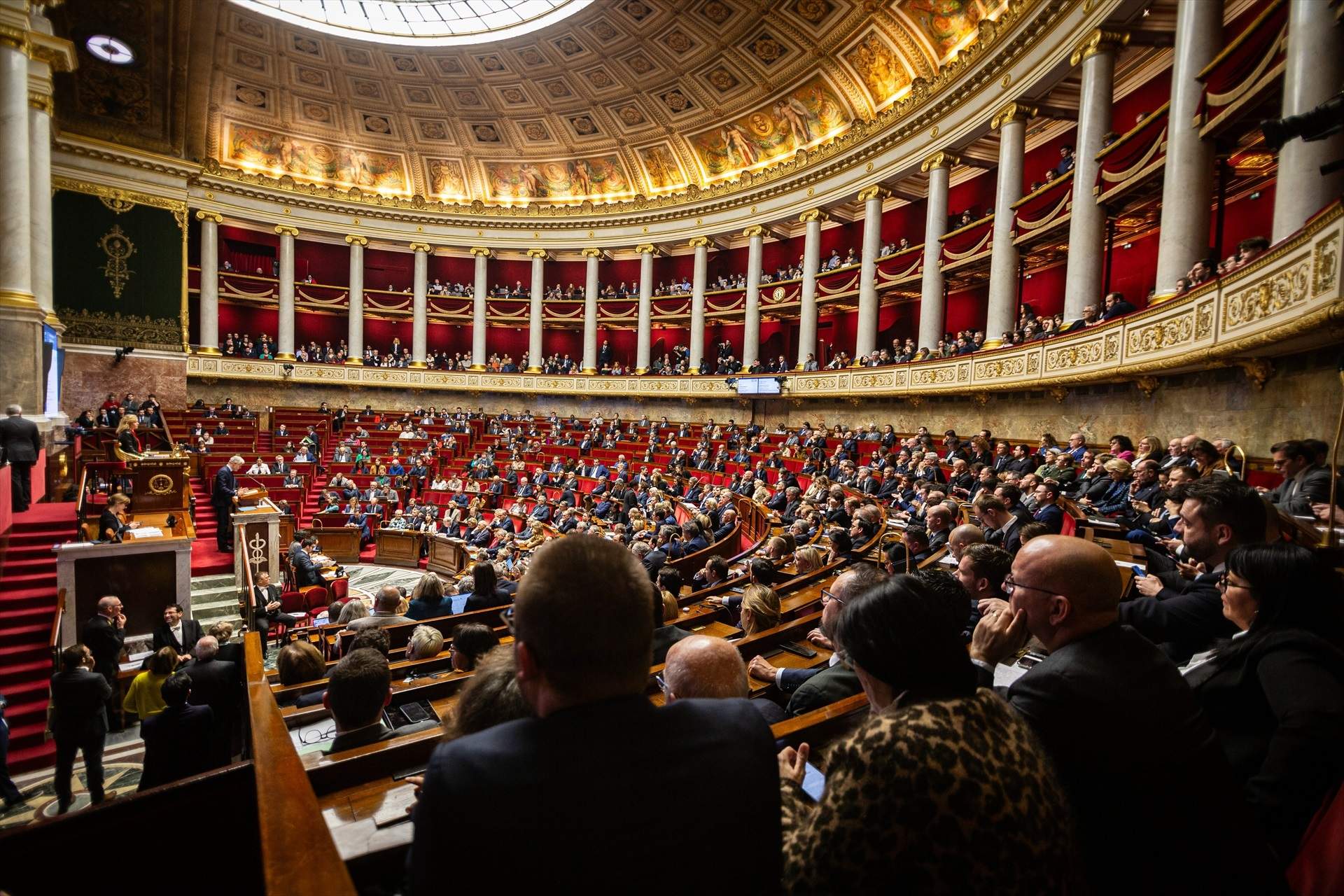 El pessimisme s'instal·la a la premsa francesa, que té un mal presagi: "França està de cap per avall"