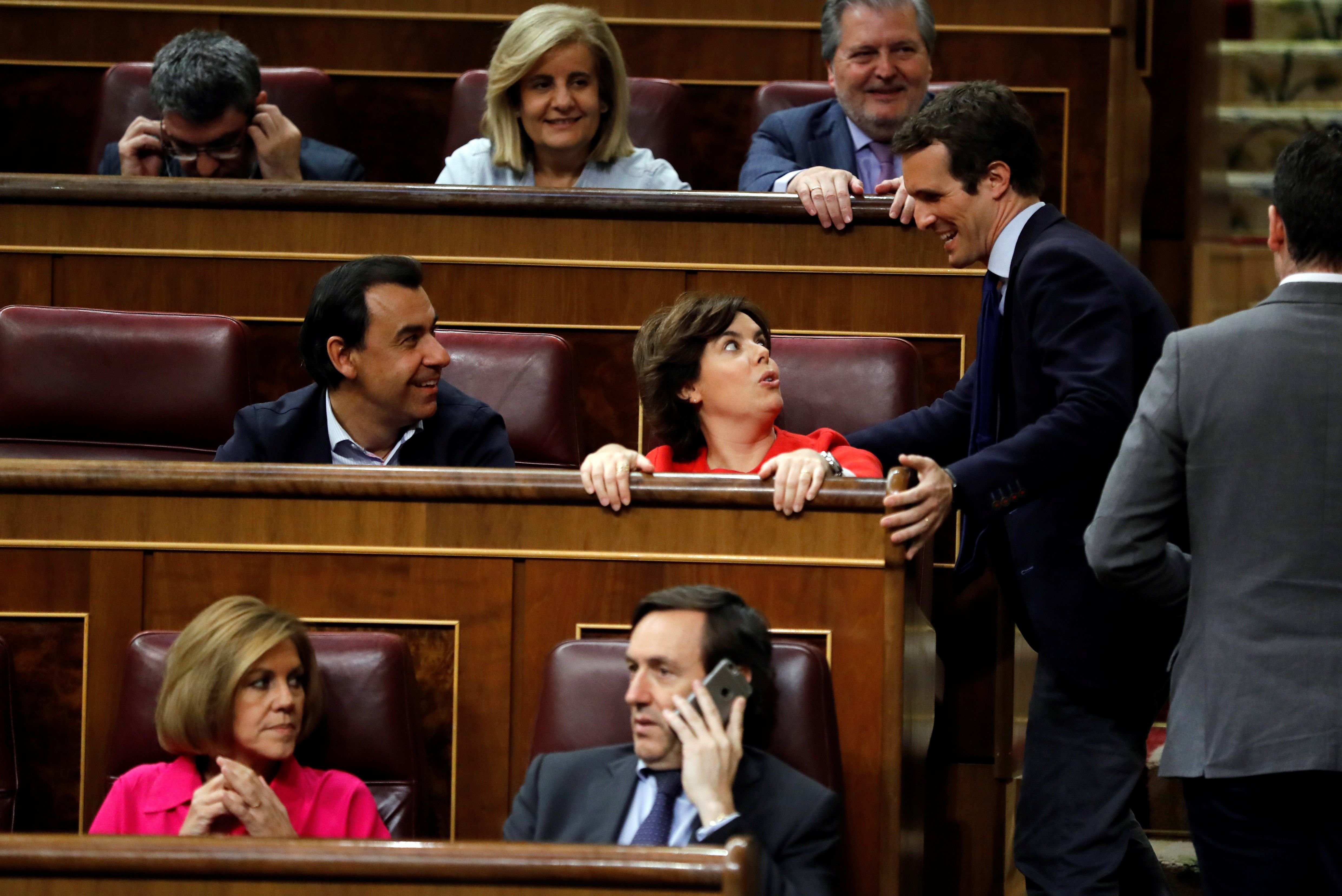 Casado agradece a Santamaría "su entrega al PP"