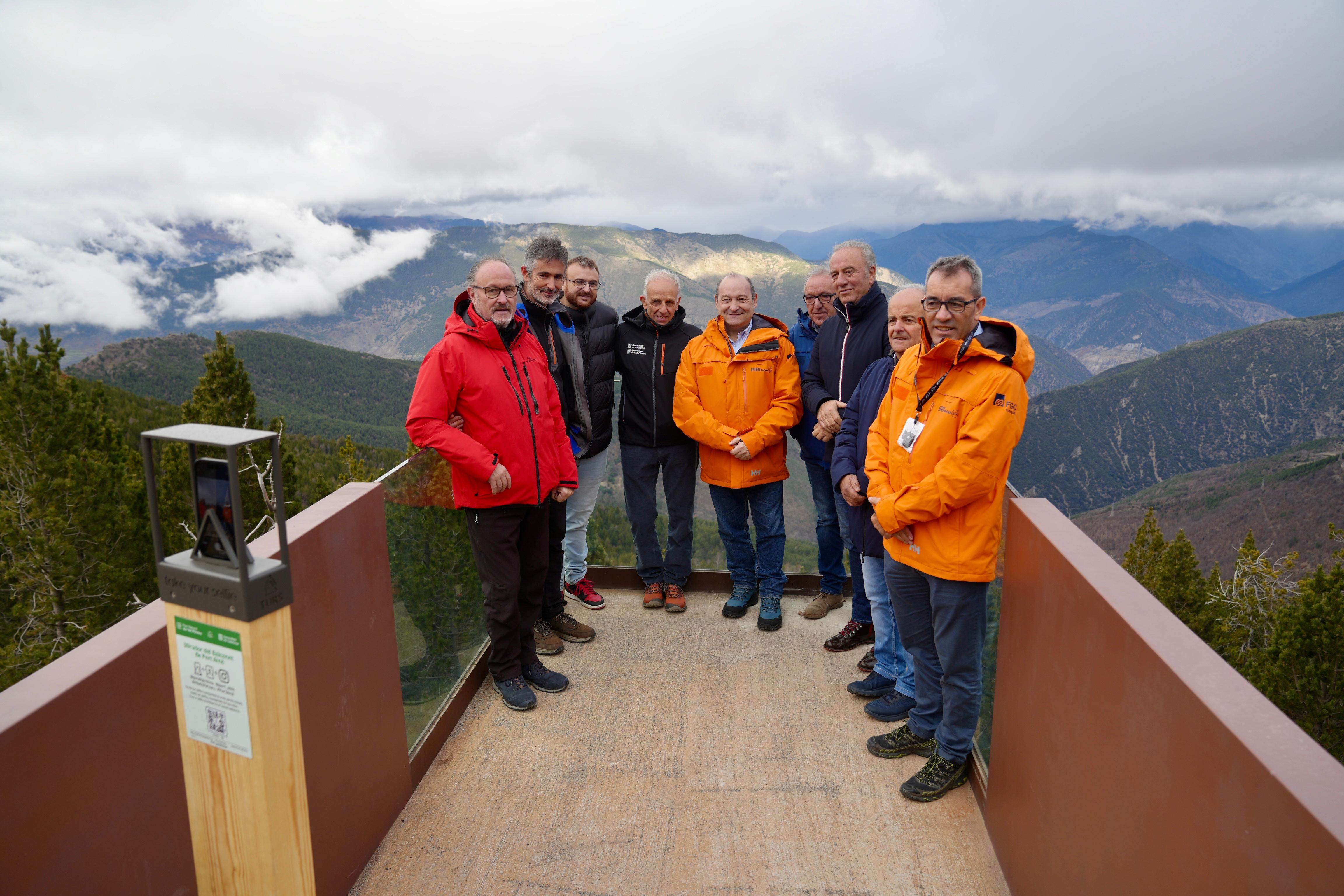 Las autoridades que han asistido al acto de inauguración del mirador (FGC) Las autoridades que han asistido al acto de inauguración del mirador (FGC)
