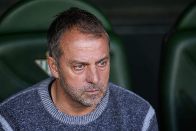 Hansi Flick en el banquillo del Betis / Foto: Europa Press