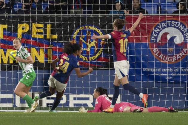 Gol Esmee Brugts Barça Betis / Foto: EFE Gol Esmee Brugts Barça Betis / Foto: EFE