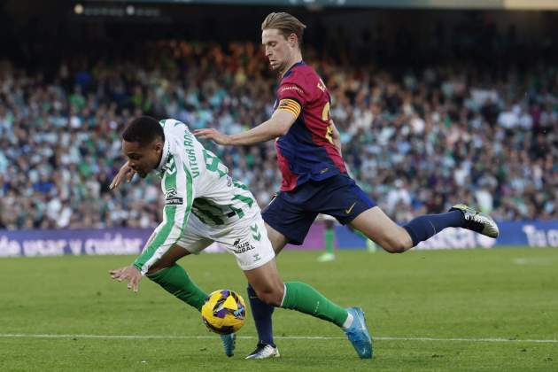 Vitor Roque Frenkie de Jong Betis Barça / Foto: EFE Vitor Roque Frenkie de Jong Betis Barça / Foto: EFE