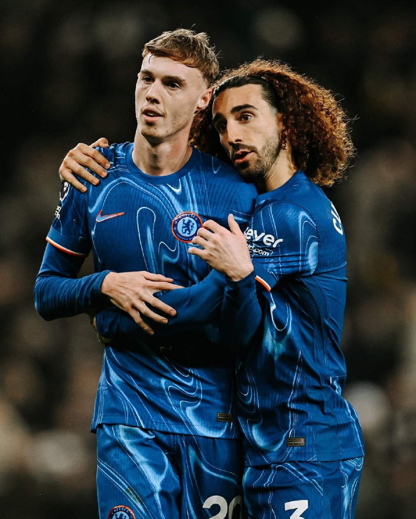 La curiosa disculpa de Marc Cucurella con la afición del Chelsea: tira las botas a la basura