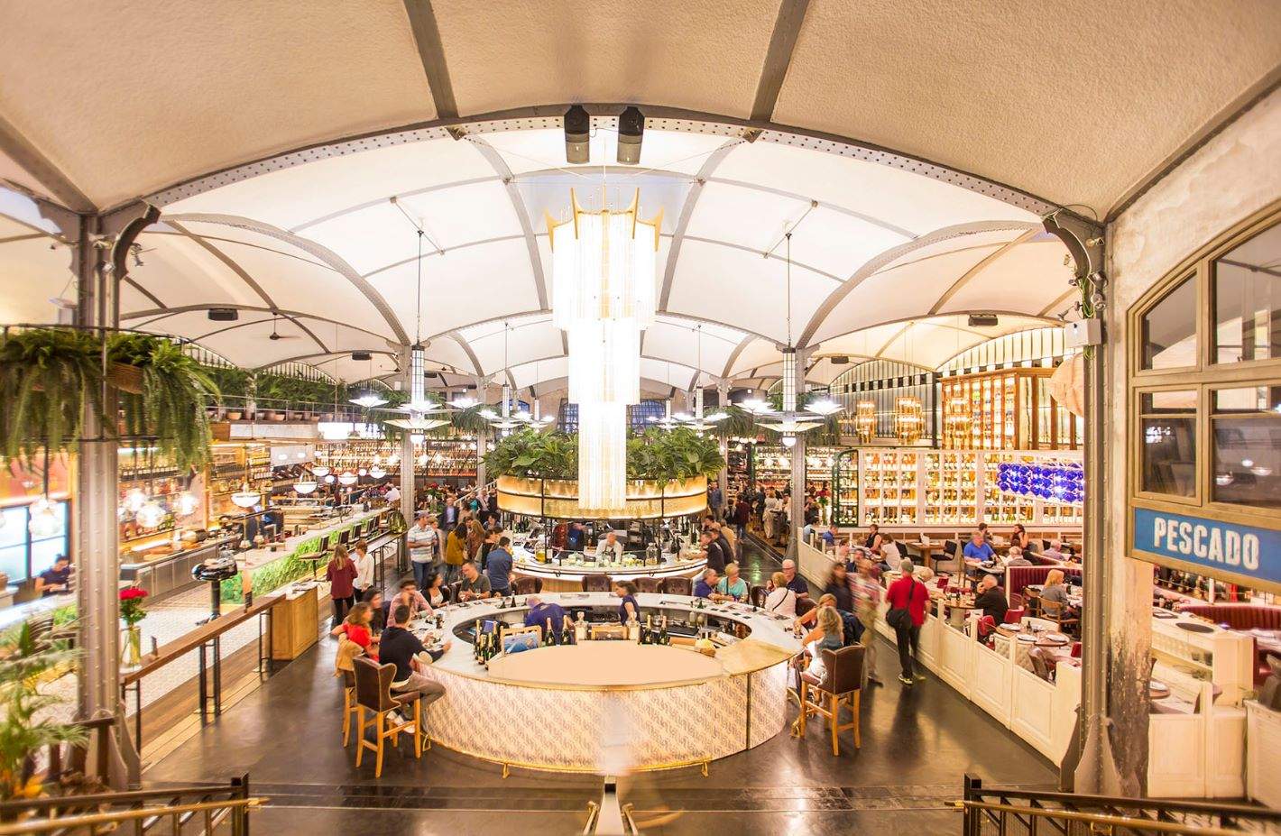 El local emblemático del centro de la ciudad con varios restaurantes y una cocina que no te esperas