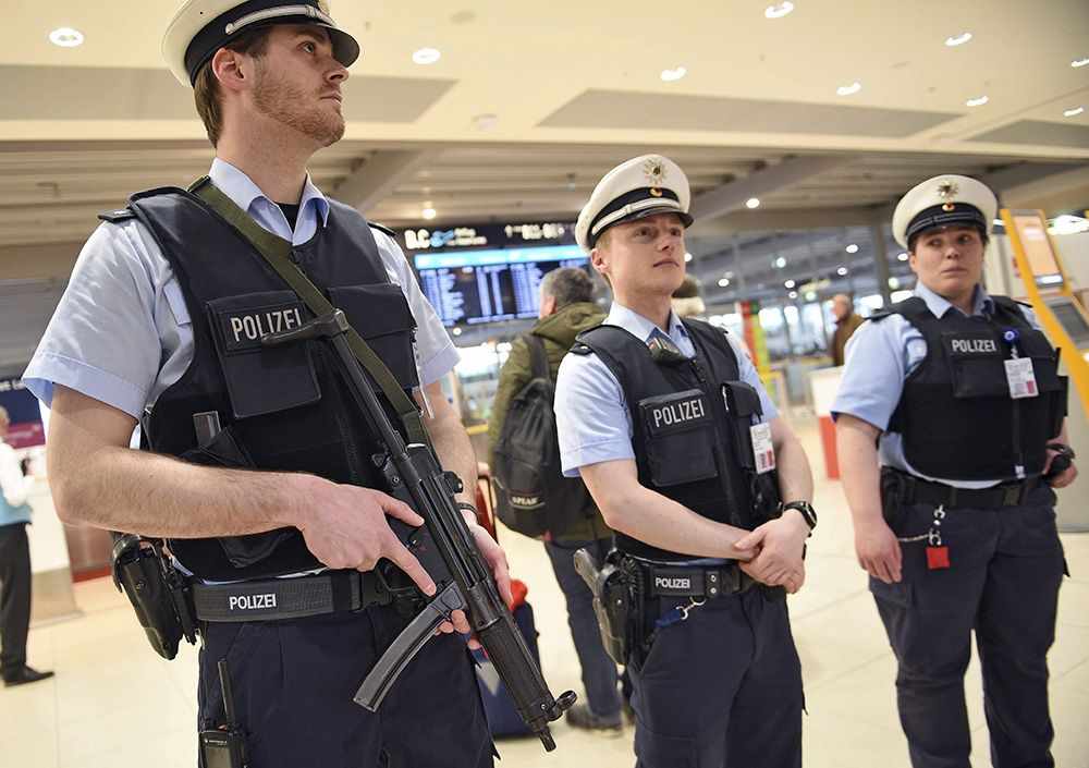 Un home ferit per trets de la policia al costat d'un hospital a Berlín