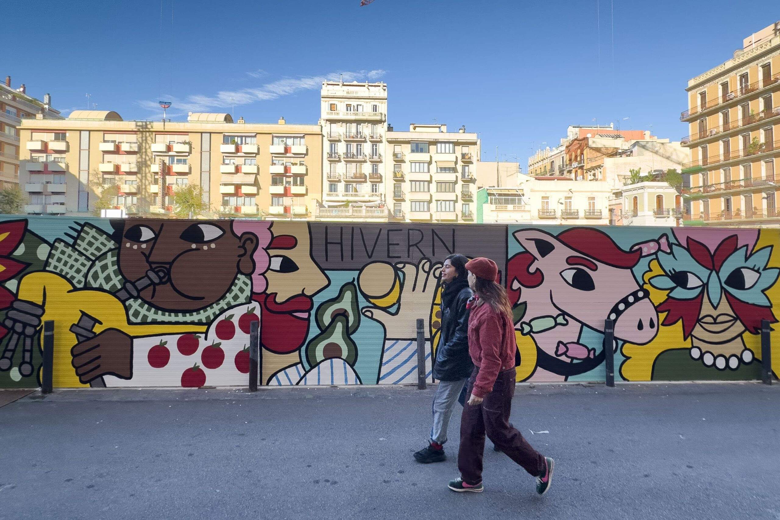 Un mural fa més amables les obres del nou mercat de l’Abaceria