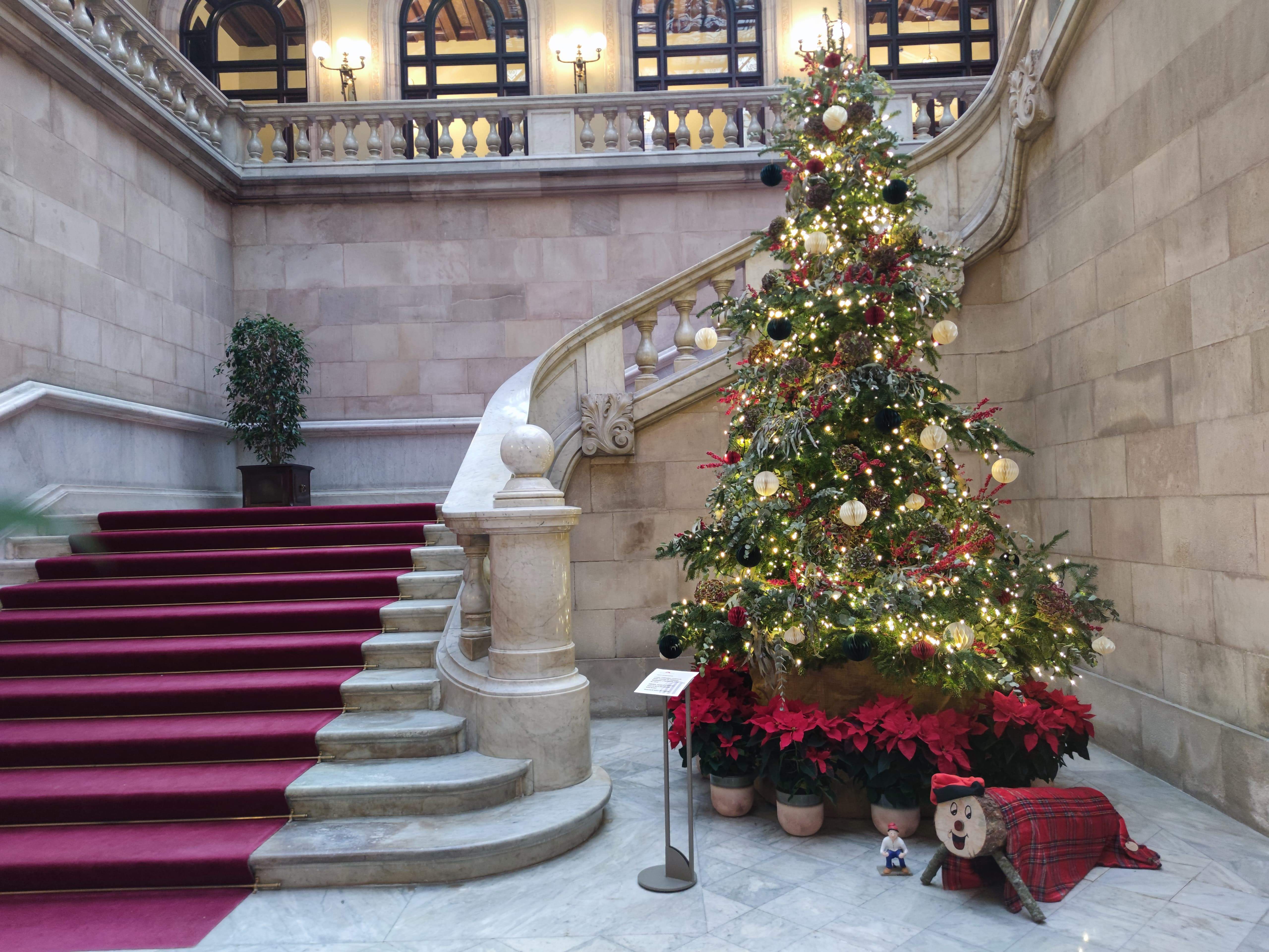 El leño, el cagón y el árbol de Navidad en el Parlamento El leño, el cagón y el árbol de Navidad en el Parlamento