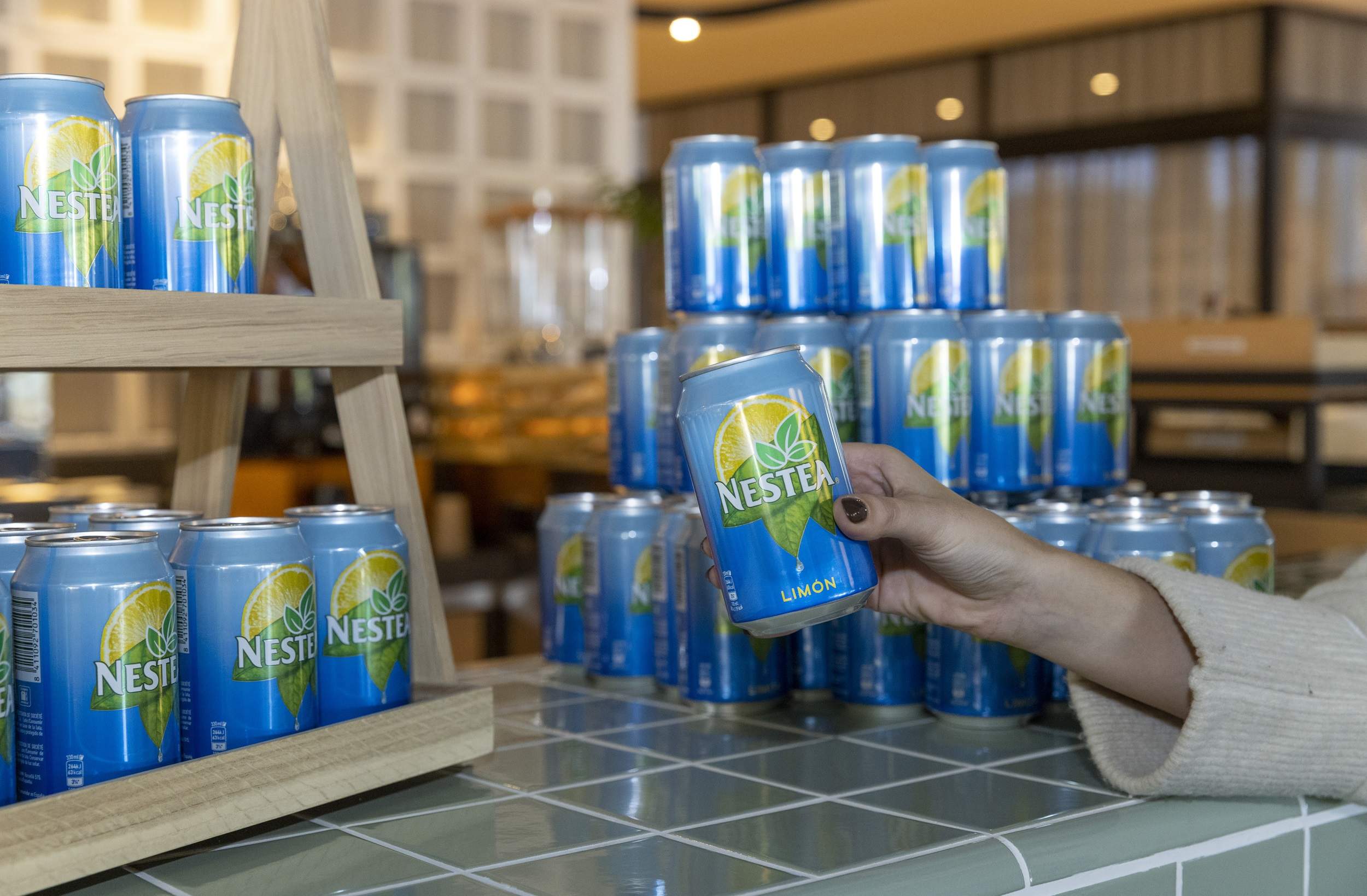 Nestlé y Damm firman un acuerdo para producir, comercializar y distribuir Nestea en España