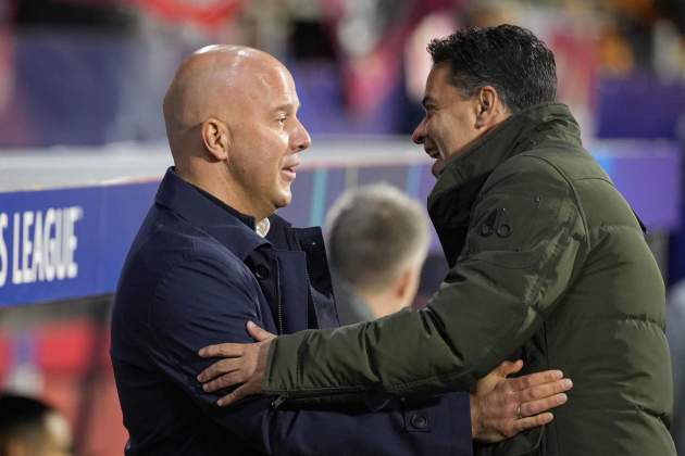 Míchel y Arne Slot en el Girona - Liverpool de Champions / Foto: EFE