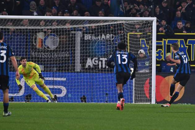 De Ketelaere gol penalti Atalanta Real Madrid / Foto: EFE De Ketelaere gol penalti Atalanta Real Madrid / Foto: EFE