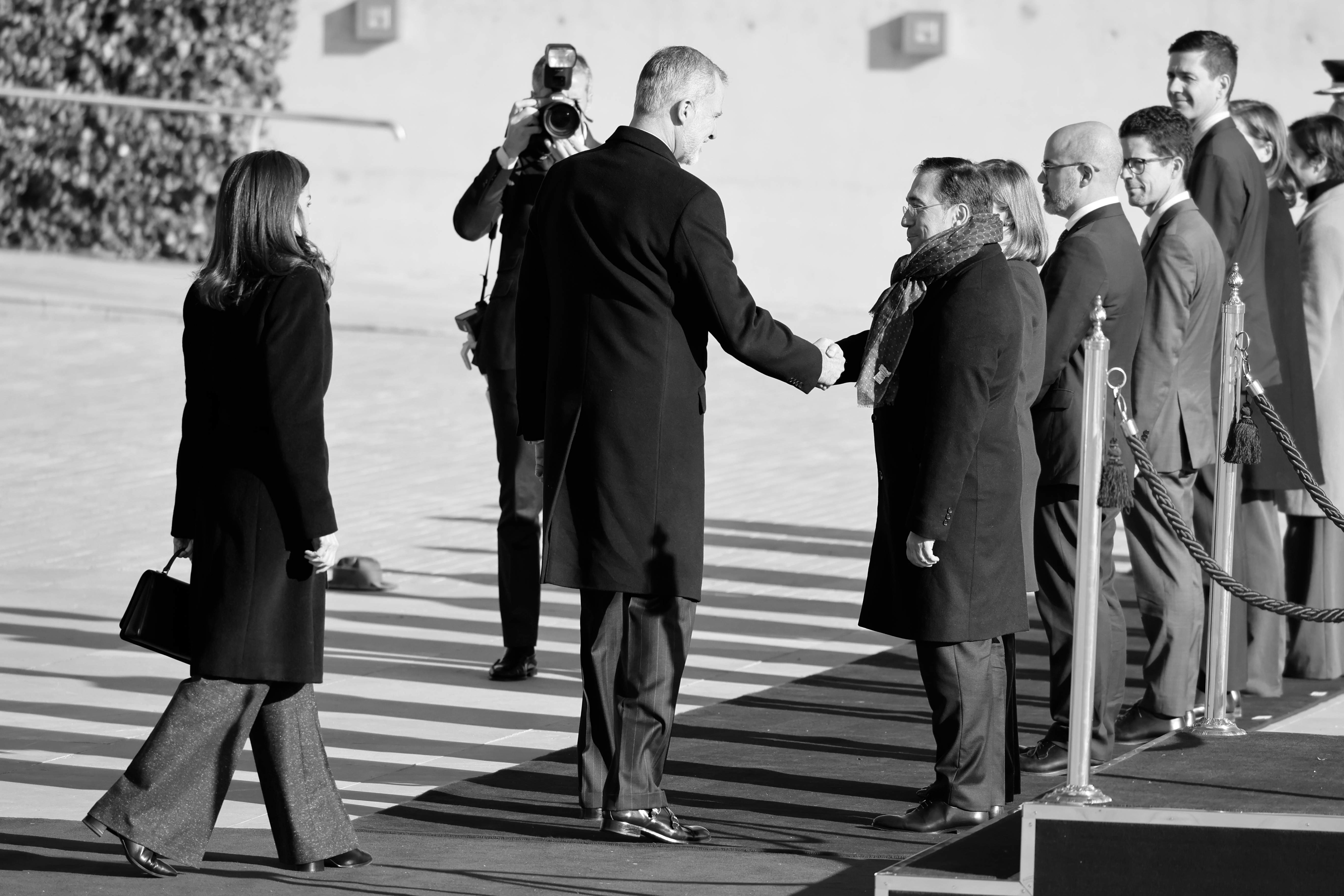Guerra oberta a les portades: 'royals' contra mortals (o ministres)