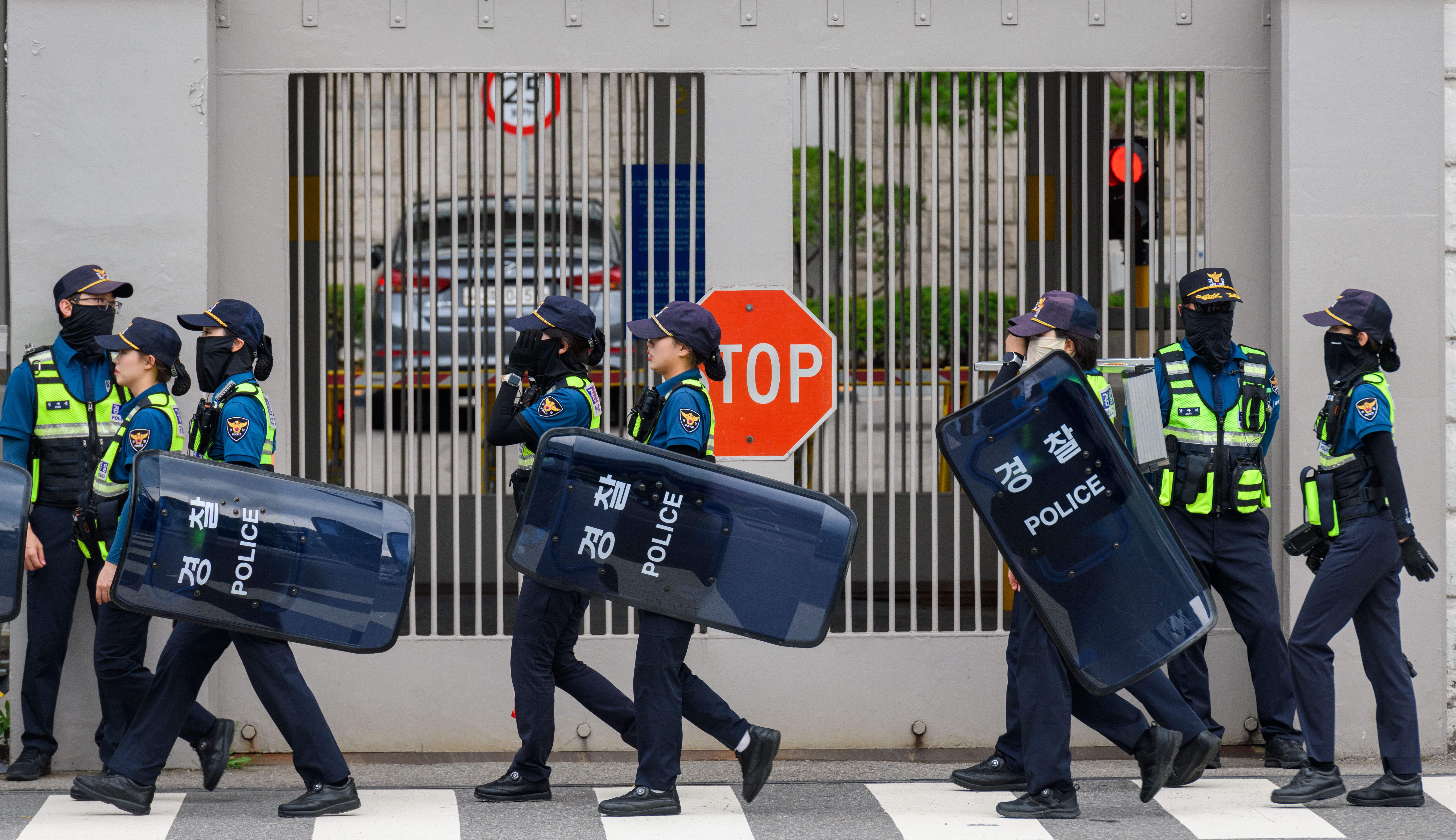 El exministro de Defensa surcoreano intenta suicidarse después de ser detenido