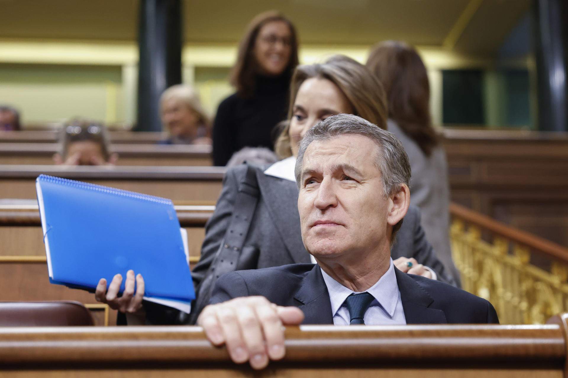 Feijóo denuncia els incompliments de Sánchez i pica l’ullet a Junts: “Els continuarà enganyant”