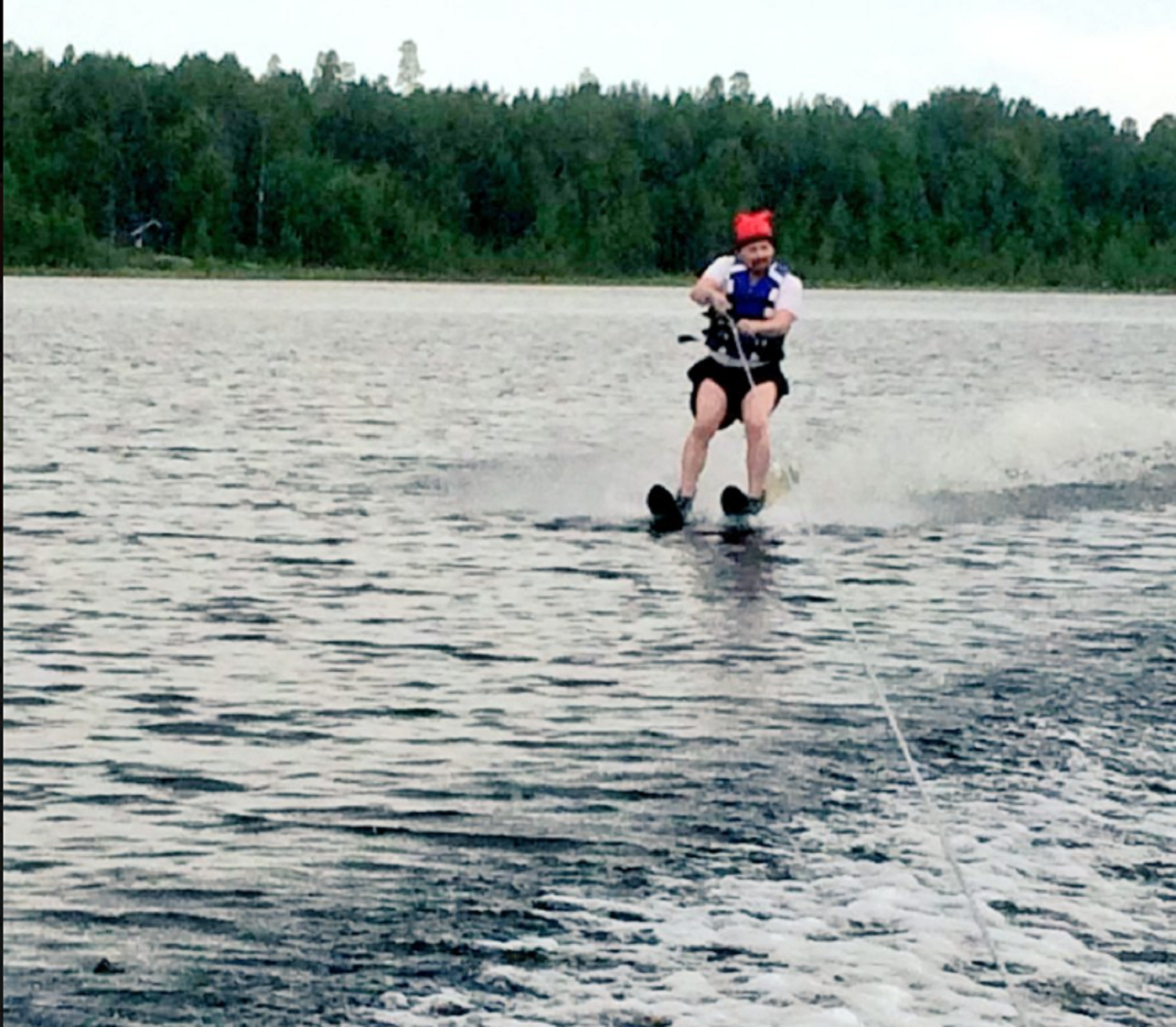 El gest catalanista de Mikko Kärnä (mentre fa esquí aquàtic)