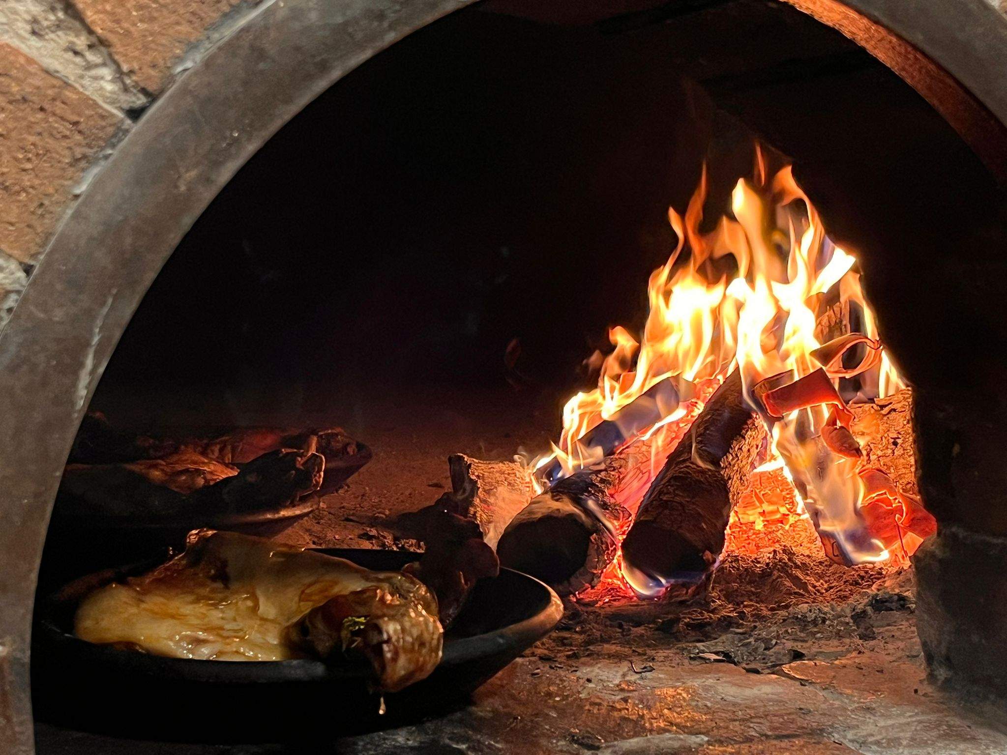 El restaurant amb un forn de llenya històric i les millors carns a 10 minuts de Barcelona