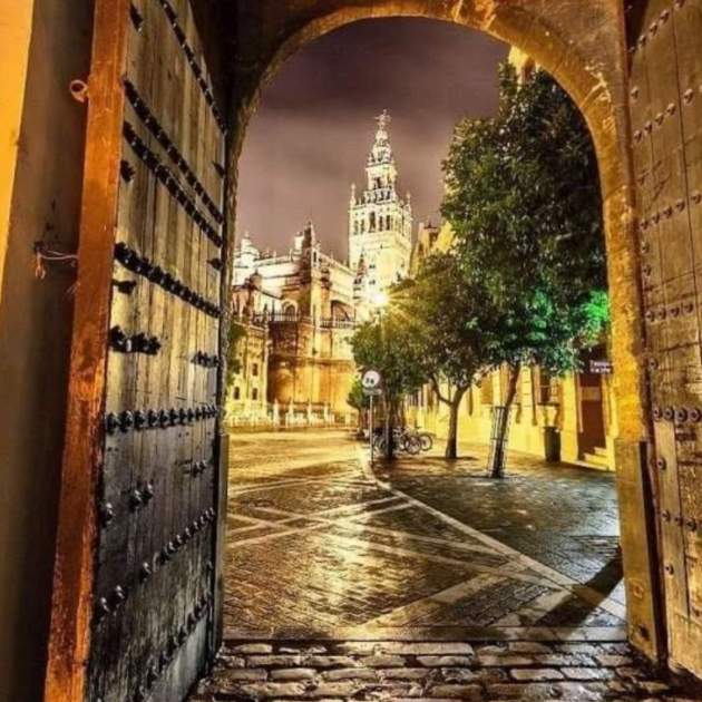 Sevilla. Barrio de la Santa Cruz. Fuente: Pinterest Sevilla. Barrio de la Santa Cruz. Fuente: Pinterest