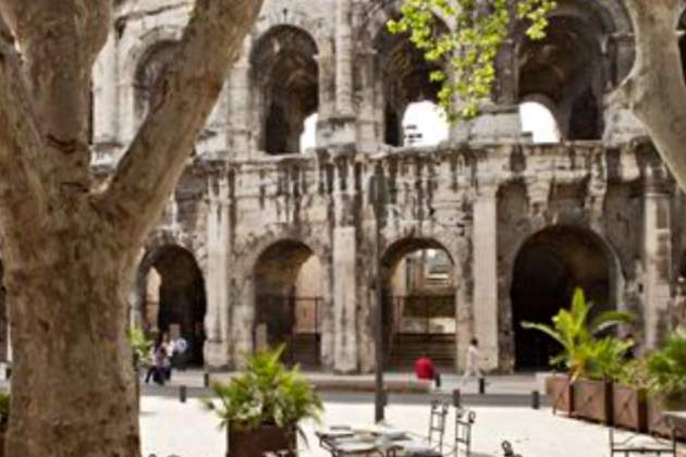 La Camarga. Nimes. Plaza del Anfiteatro. Fuente: Pinterest La Camarga. Nimes. Plaza del Anfiteatro. Fuente: Pinterest