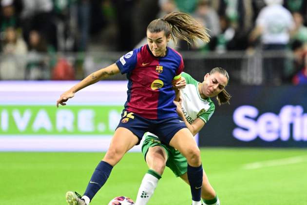 Patrio Guijarro protege la pelota durante un partido del Barça femeni / Foto: EFE Patrio Guijarro protege la pelota durante un partido del Barça femeni / Foto: EFE