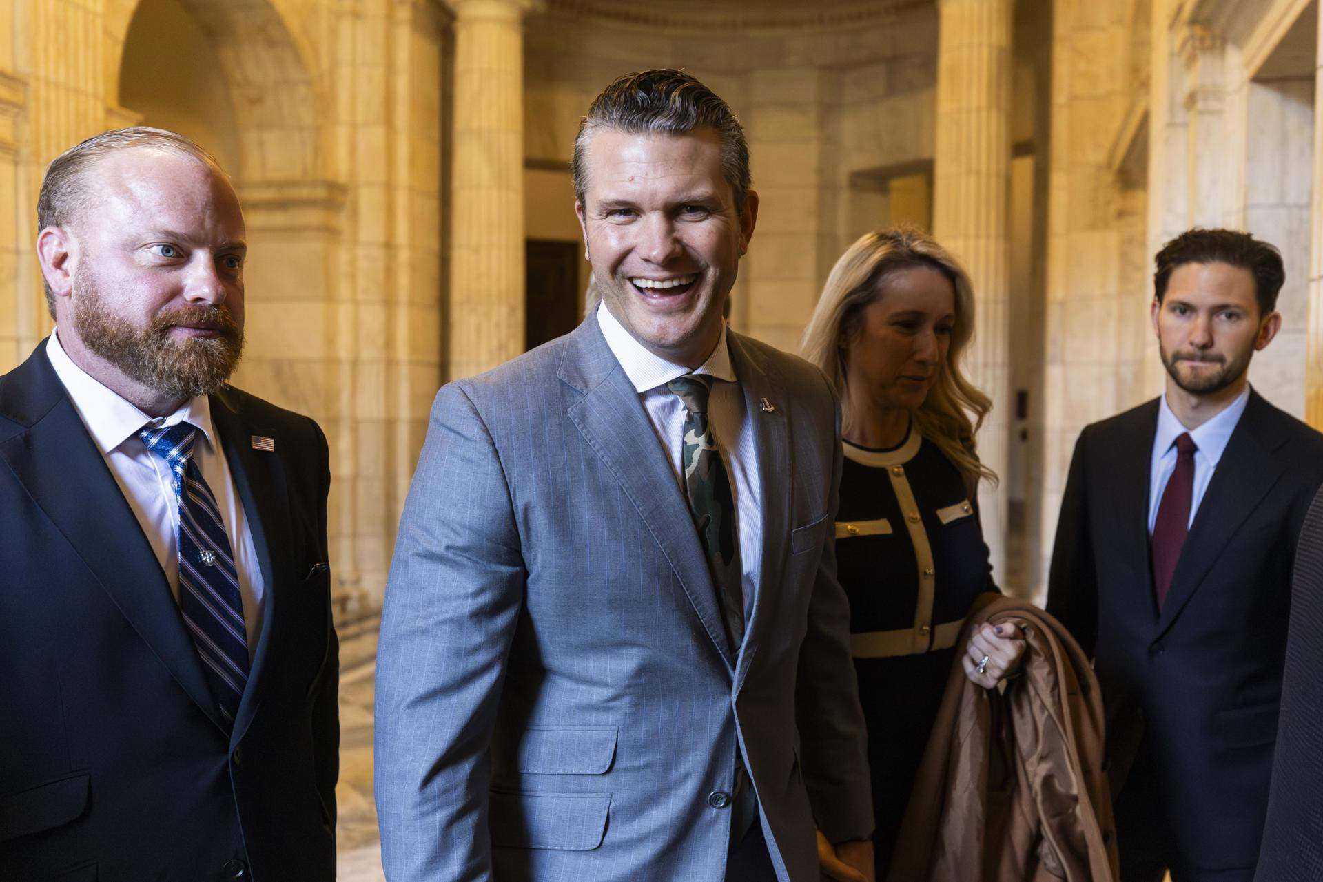 Hegseth, el secretari de Defensa de Trump, afirma que els soldats gais són part de "l'agenda marxista"