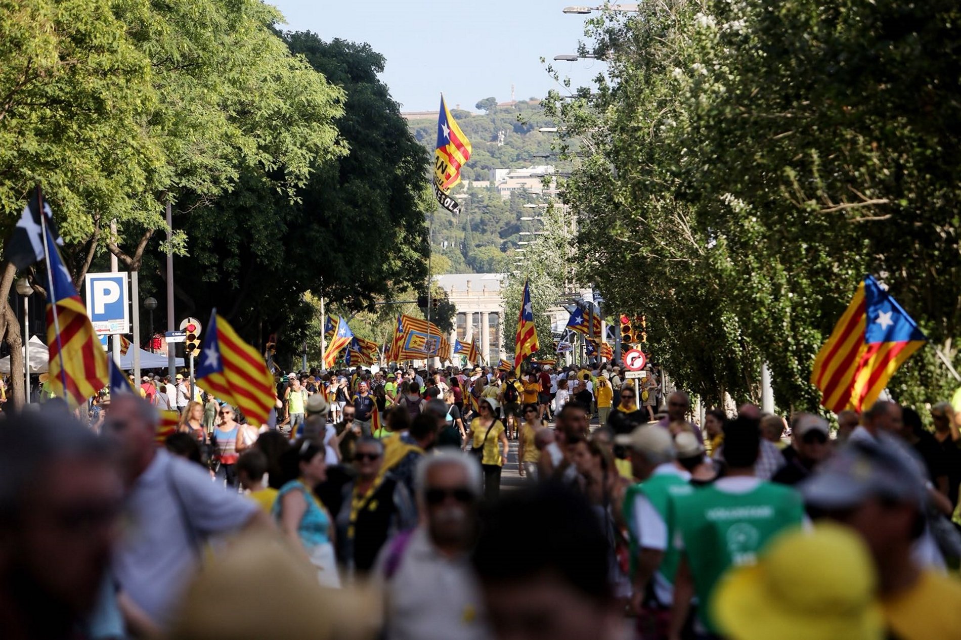 Torra leads massive march demanding freedom for prisoners and for Catalonia