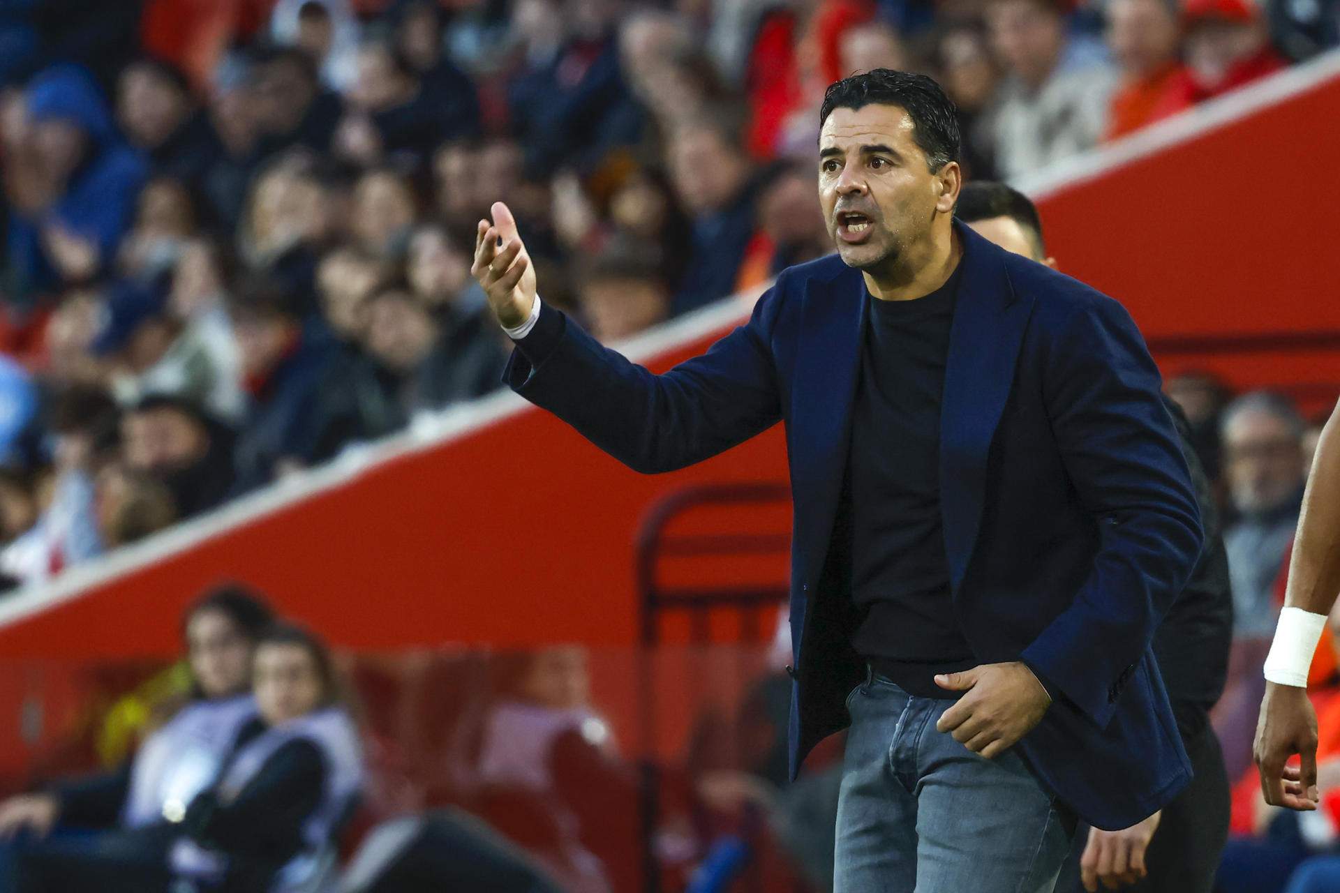 Míchel está en negociaciones con el Sevilla para salir del Girona