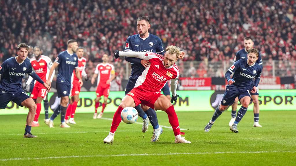 Inaudito en la Bundesliga: le tiran un mechero al portero y esto es lo que acuerdan los dos equipos