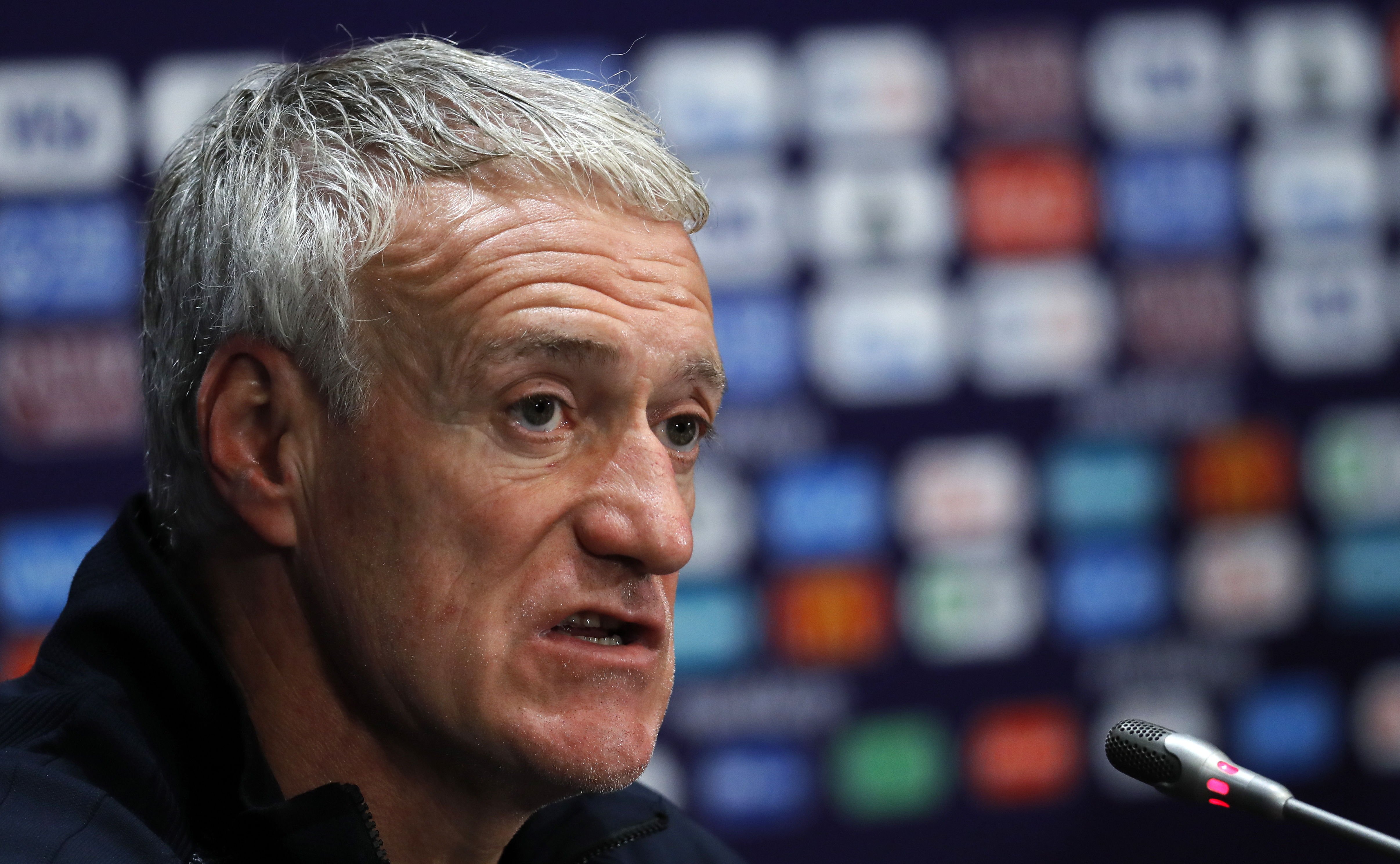 Deschamps no ve a Benzema listo para jugar el Mundial, no está bien
