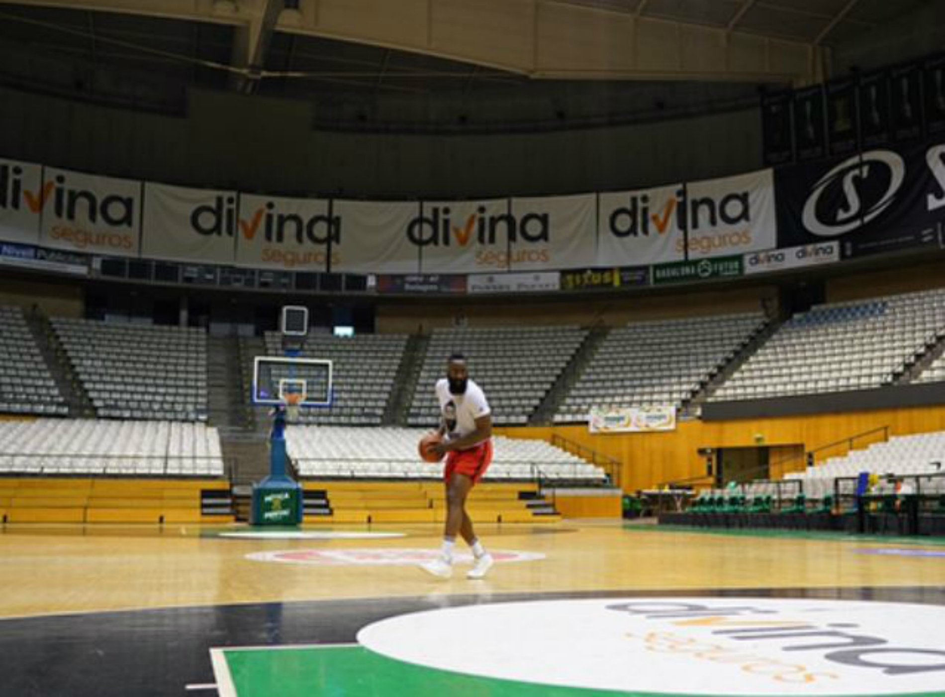 El mejor jugador de la NBA pasa el verano entrenando en Badalona