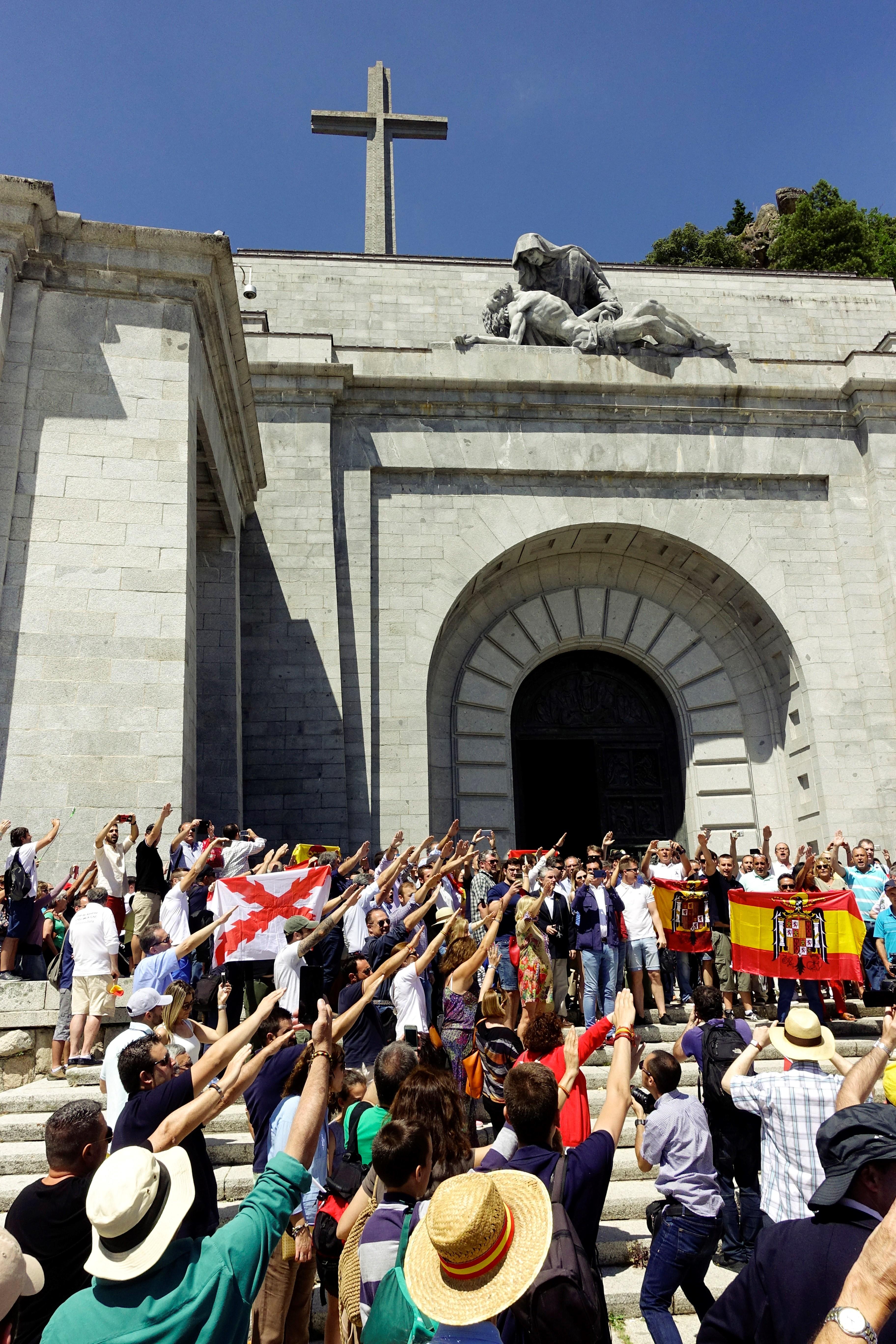 Massiva protesta ultra al Valle de los Caídos per la retirada de Franco