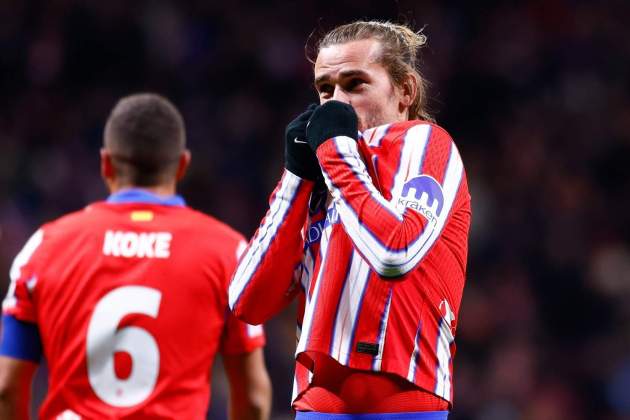 Griezmann besant l'escut / Foto: Europa Press Griezmann besant l'escut / Foto: Europa Press