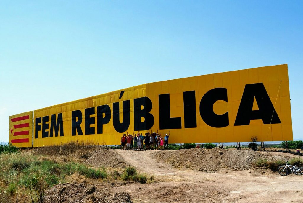 Recuperan el mural de Bellpuig después de un ataque españolista Recuperan el mural de Bellpuig después de un ataque españolista