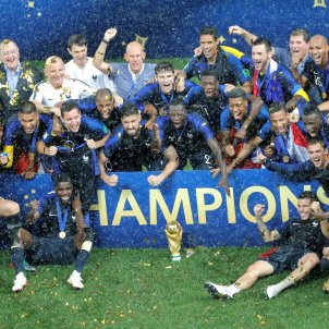 França trofeu Mundial Croacia final EFE França trofeu Mundial Croacia final EFE
