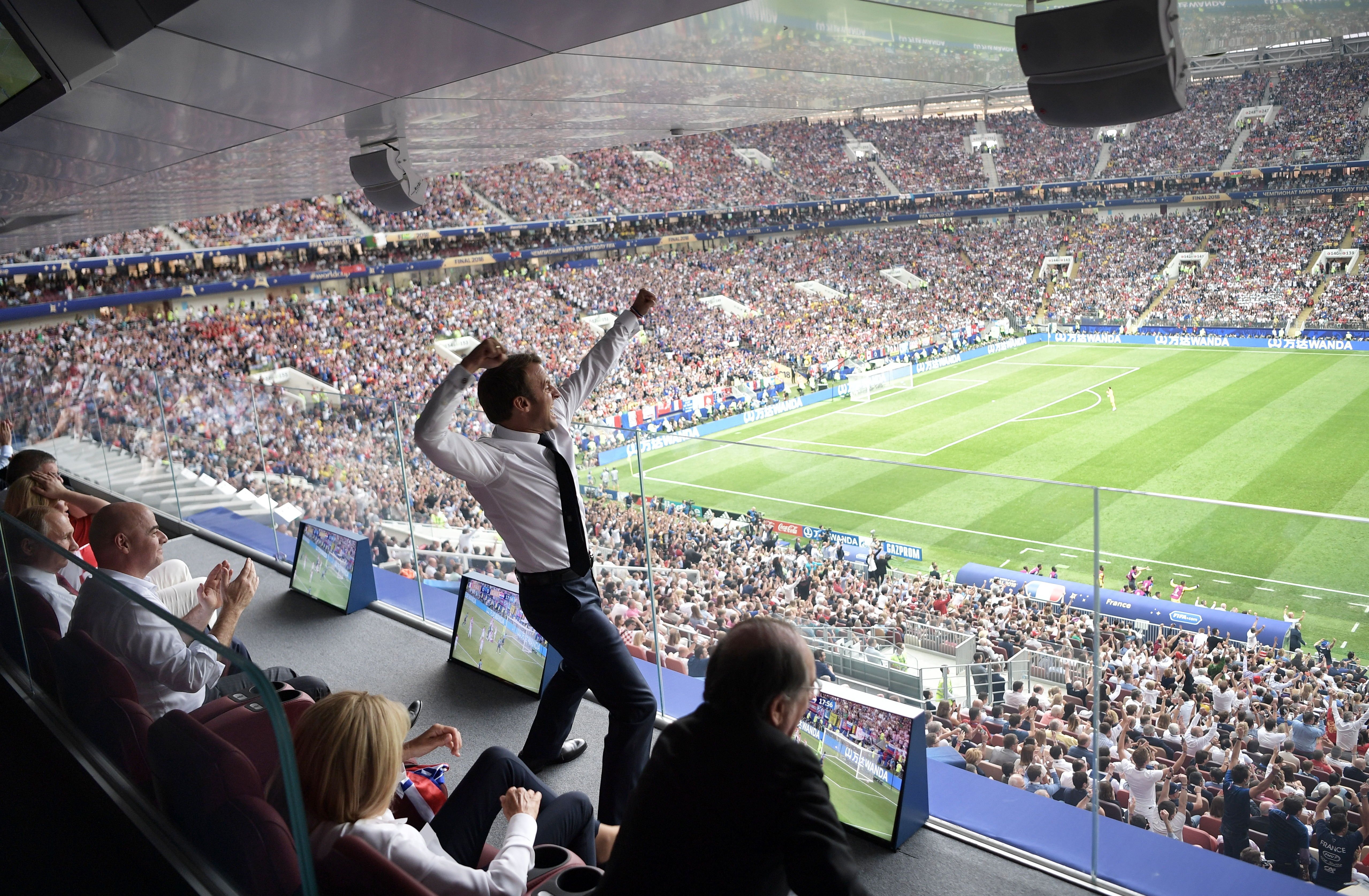 La foto de Macron que está dando la vuelta al mundo