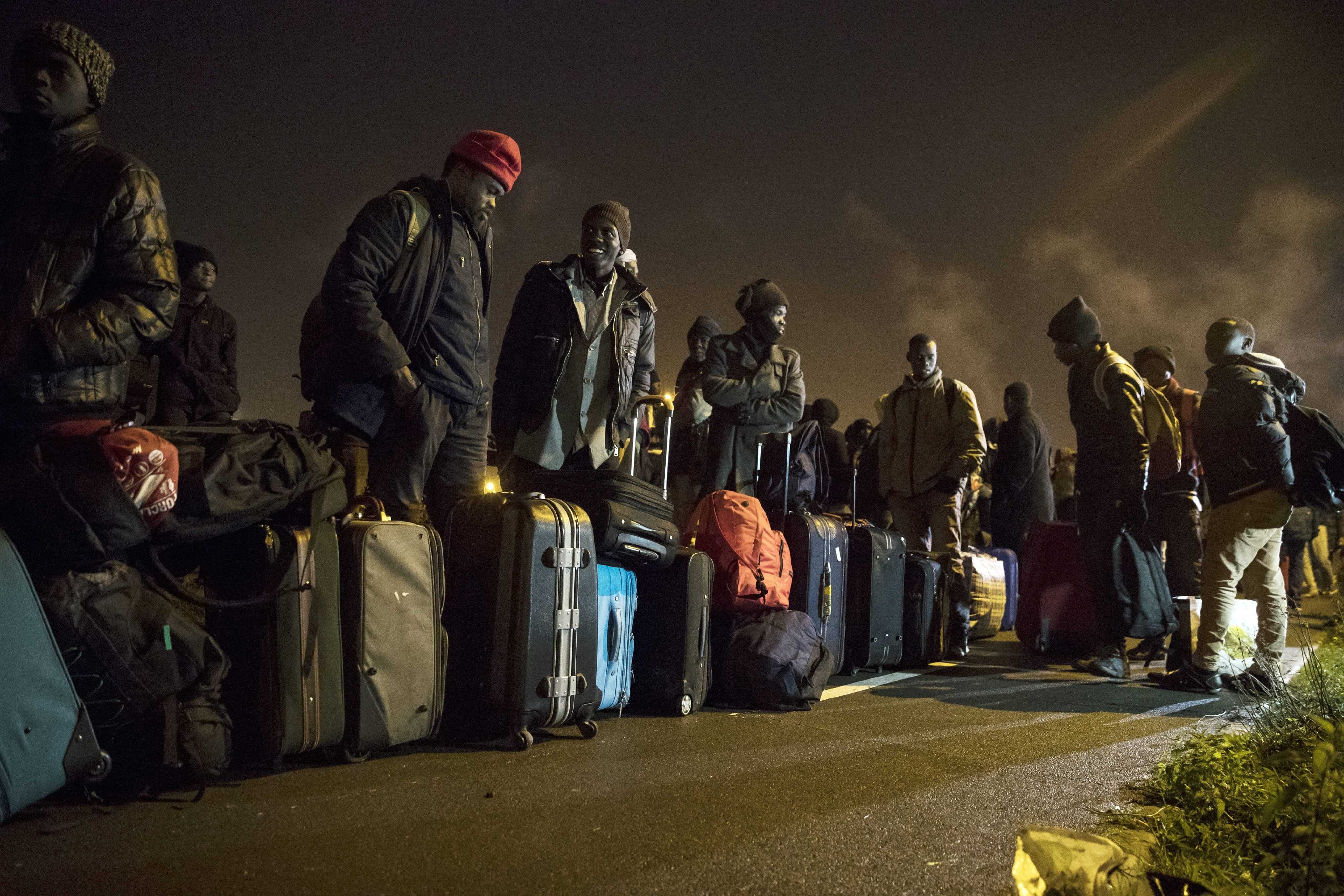 França desmantella la 'jungla' de Calais
