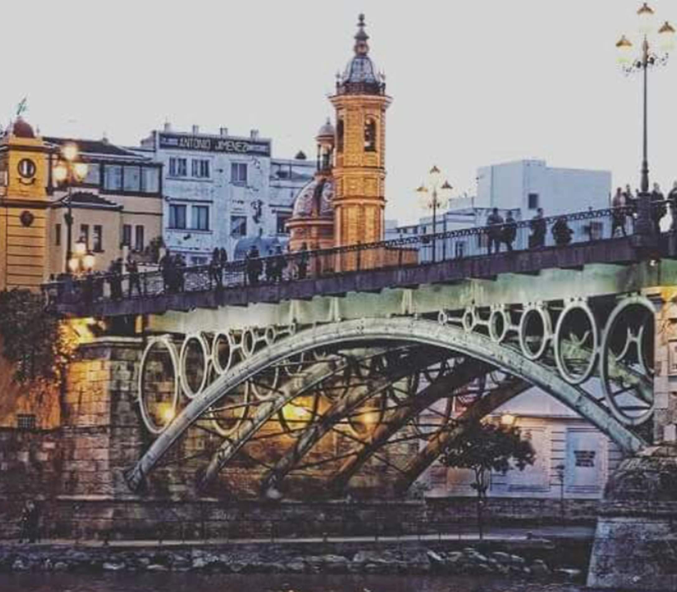 Sevilla. Puente de Isabel II y barrio de Triana. Font Pinterest Sevilla. Puente de Isabel II y barrio de Triana. Font Pinterest