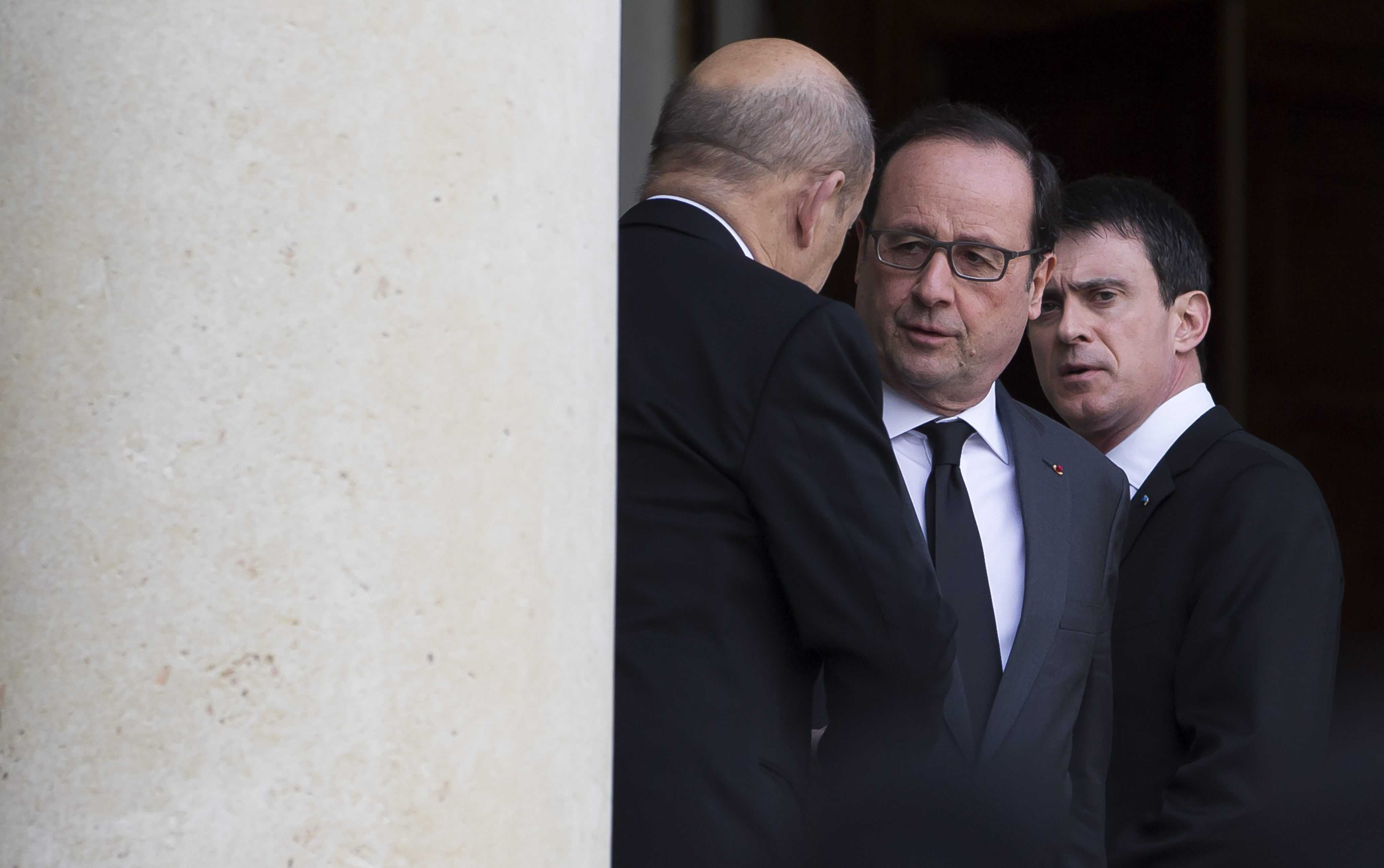 Hollande vol mà dura i insisteix en la unió contra el gihadisme