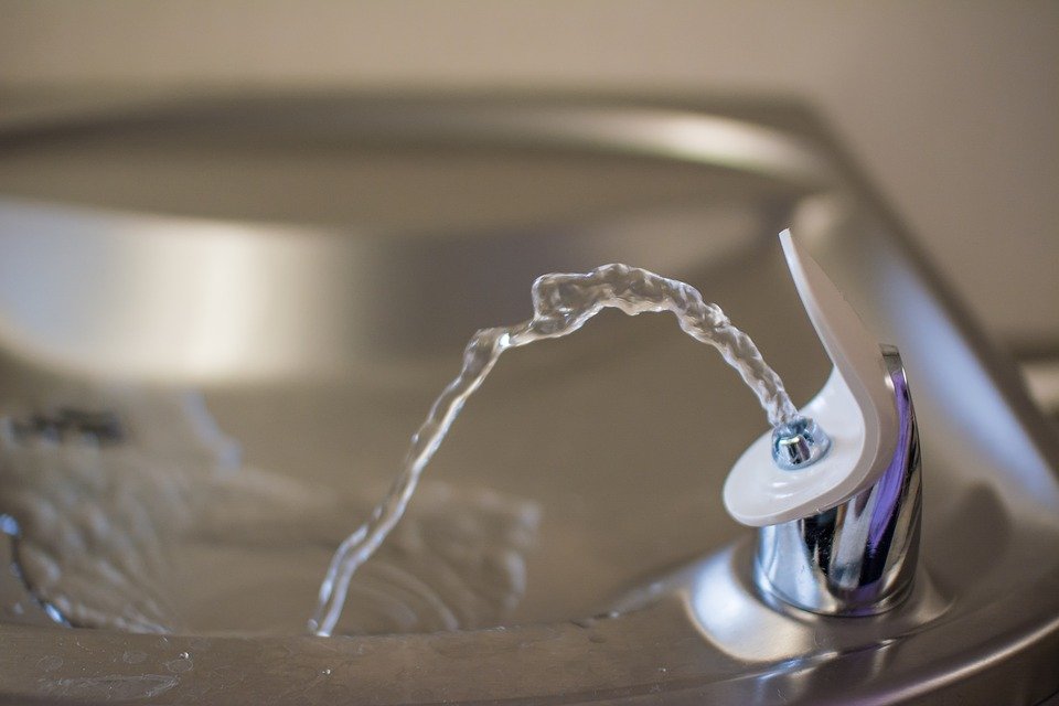 La AMB anuncia reducciones del 5,7% de la tarifa de agua a partir del 2020