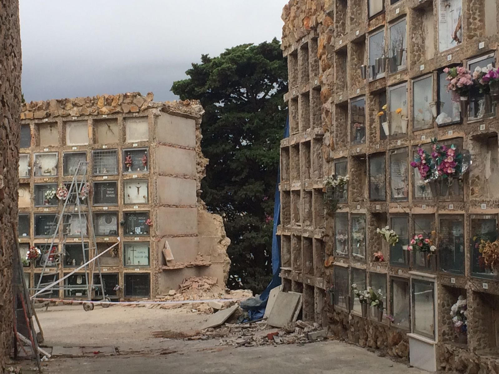 Las dramáticas imágenes del hundimiento de los nichos de Montjuïc