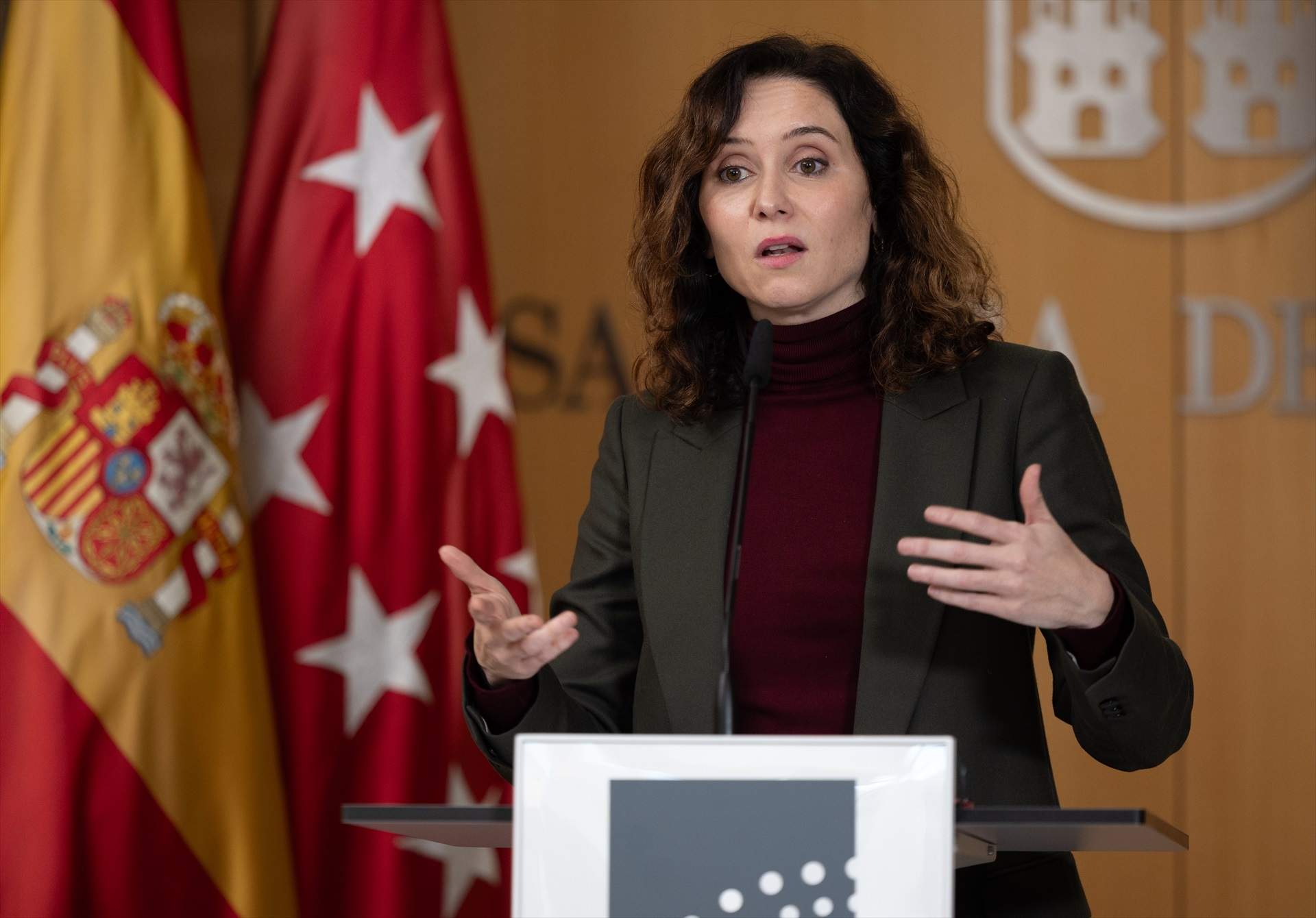 Ayuso considera que Sánchez "ha enloquecido" y piensa que "tiene que dimitir"