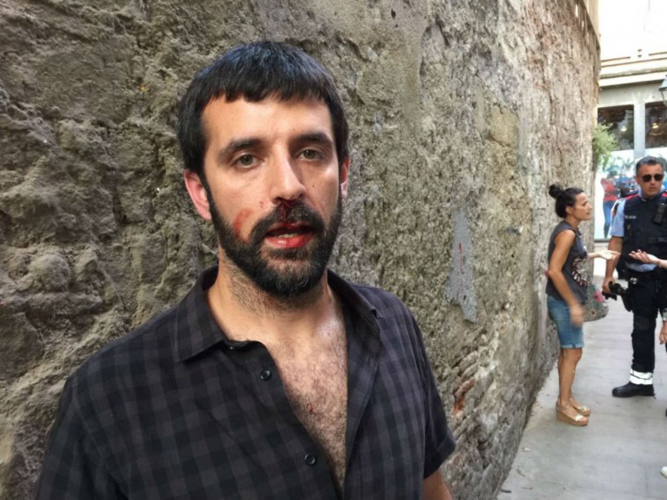 El fotoperiodista Jordi Borràs, agredido por un hombre que se identifica como Policía Nacional