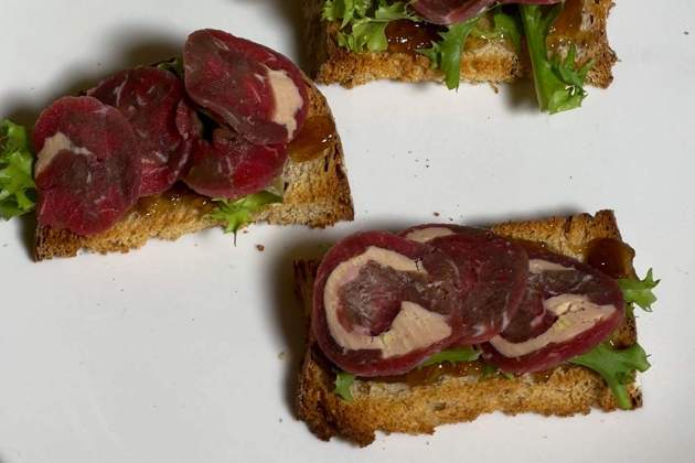 Carpaccio de vedella i foie gras Ada Parellada foto Raquel Sánchez Carpaccio de vedella i foie gras Ada Parellada foto Raquel Sánchez