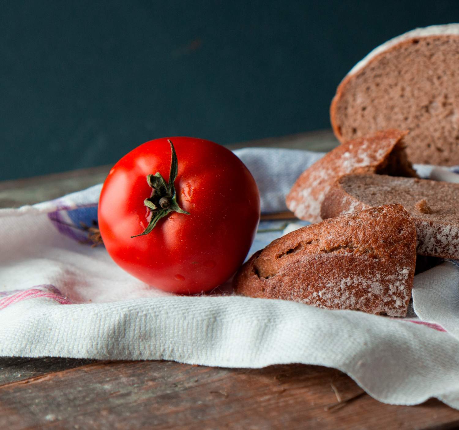 Ni aceite ni sal: este es el ingrediente que le falta a tu pan con tomate