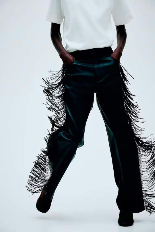 Pantalón revestido con flecos1 Pantalón revestido con flecos1