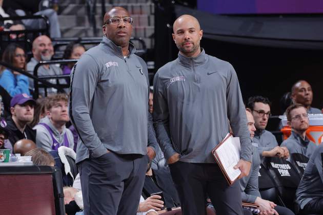 Mike Brown Jordi Fernández / Foto: @NBAspain Mike Brown Jordi Fernández / Foto: @NBAspain