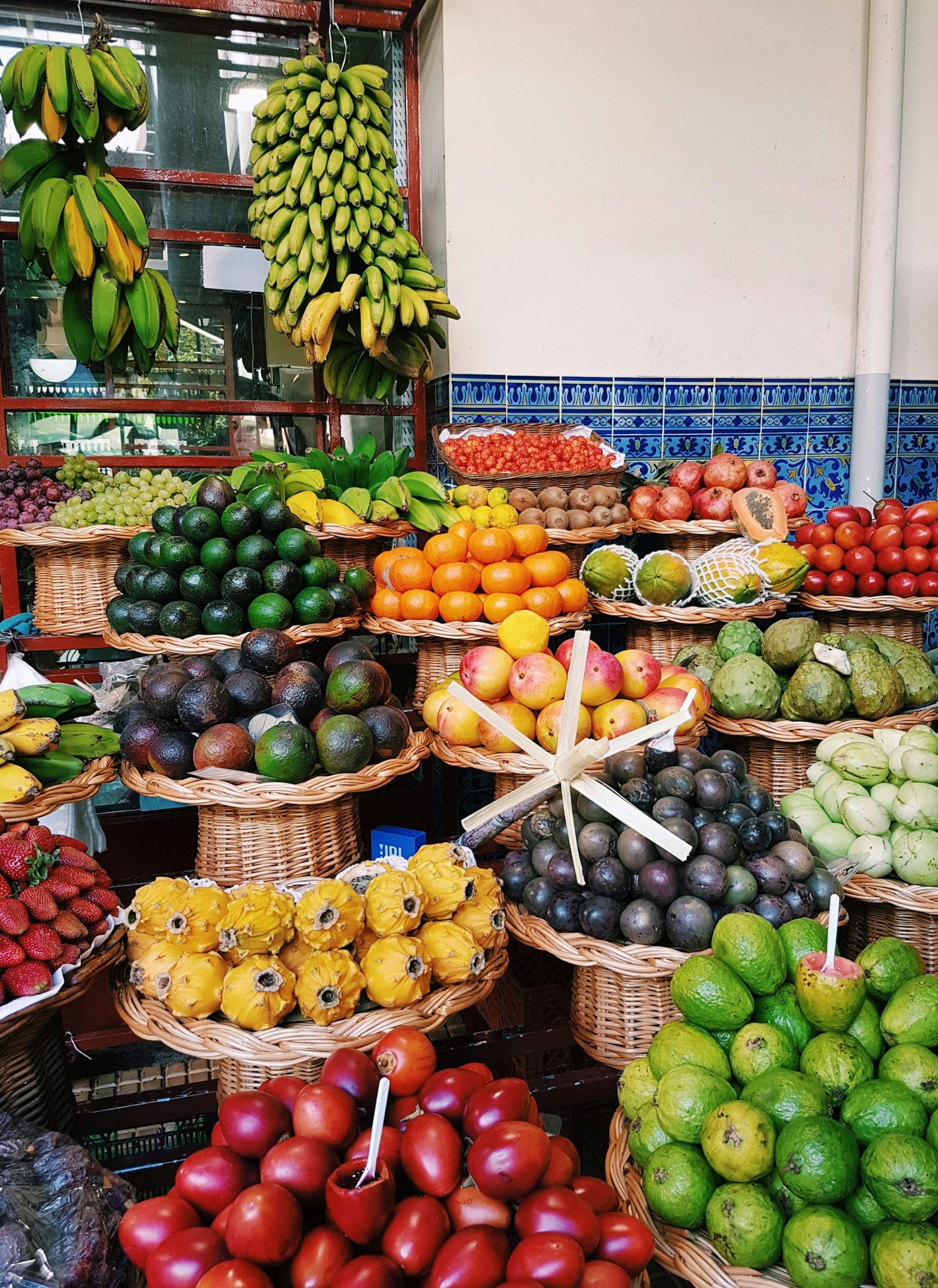 Ni naranja ni kiwi: esta es la fruta tropical que no sabías que es una bomba de vitamina C